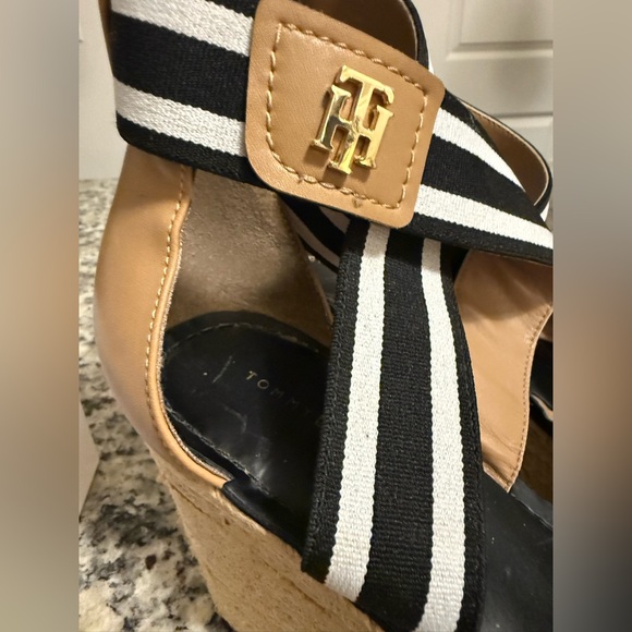 Tommy Hilfiger Striped Black and Tan Wedge Sandals - Picture 5 of 6